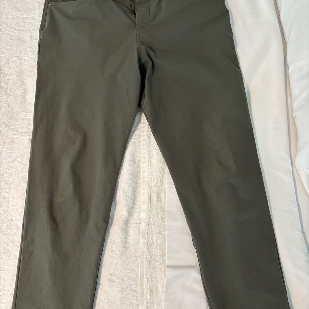 Men's Lululemon Olive Green ABC Classic Fit Pants